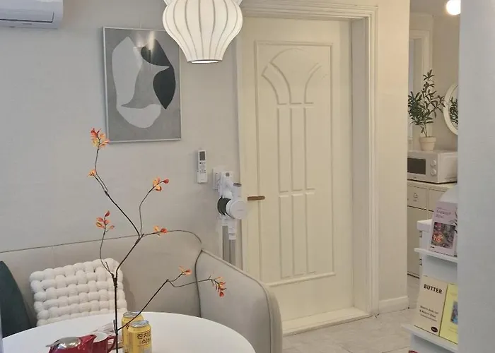Appartement Hongdae#hongik Univ Station 9 Min Walk#airport Railroad Access#free Parking#free Netflix#free Wifi#luggage Storage#washer And Dryer