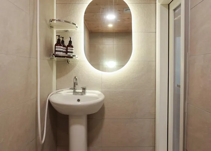 Hongdae#hongik Univ Station 9 Min Walk#airport Railroad Access#free Parking#free Netflix#free Wifi#luggage Storage#washer And Dryer Appartement Seoel