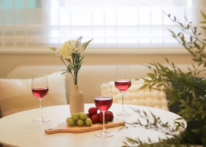 Appartement Hongdae#hongik Univ Station 9 Min Walk#airport Railroad Access#free Parking#free Netflix#free Wifi#luggage Storage#washer And Dryer *