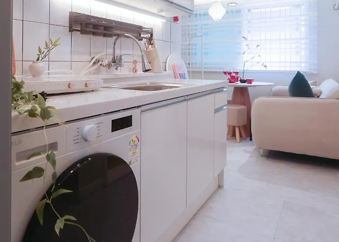 Appartement Hongdae#hongik Univ Station 9 Min Walk#airport Railroad Access#free Parking#free Netflix#free Wifi#luggage Storage#washer And Dryer Seoel