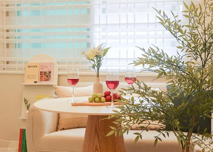 Appartement Hongdae#hongik Univ Station 9 Min Walk#airport Railroad Access#free Parking#free Netflix#free Wifi#luggage Storage#washer And Dryer *