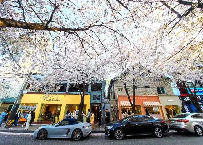Hongdae#hongik Univ Station 9 Min Walk#airport Railroad Access#free Parking#free Netflix#free Wifi#luggage Storage#washer And Dryer Seoel